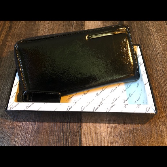 Kenneth Cole patent leather wallet. - Picture 1 of 6
